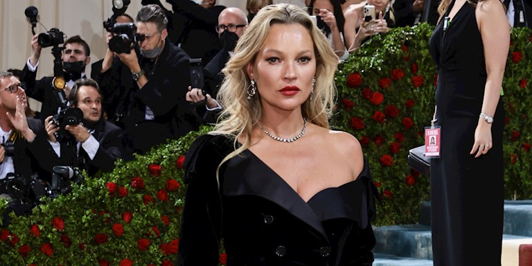 KATE MOSS BUILDS A BEAUTY AND HEALTH BRAND