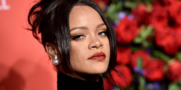 RIHANNA IS PREPARING TO MAKE A DIFFERENCE IN OUR HAIR CARE ROUTINE