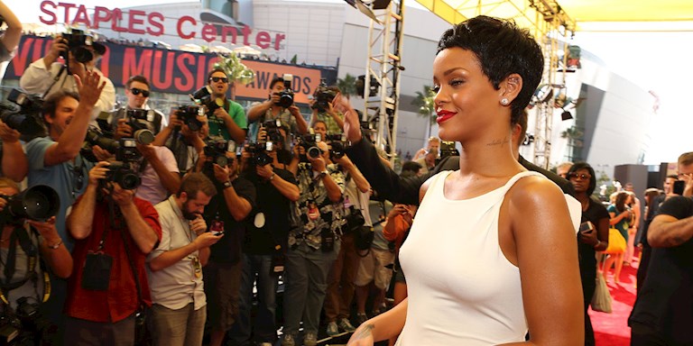 RIHANNA'S NEW OLD HAIRSTYLE