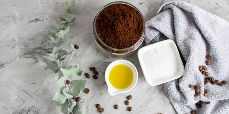 SKIN CARE AT HOME: COFFEE MASK