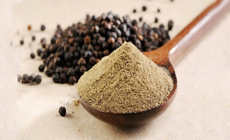 The benefits of black pepper prevent teeth yellowing!