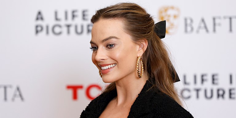 WE ARE INSPIRED BY MARGOT ROBBIE'S HAIR ACCESSORY