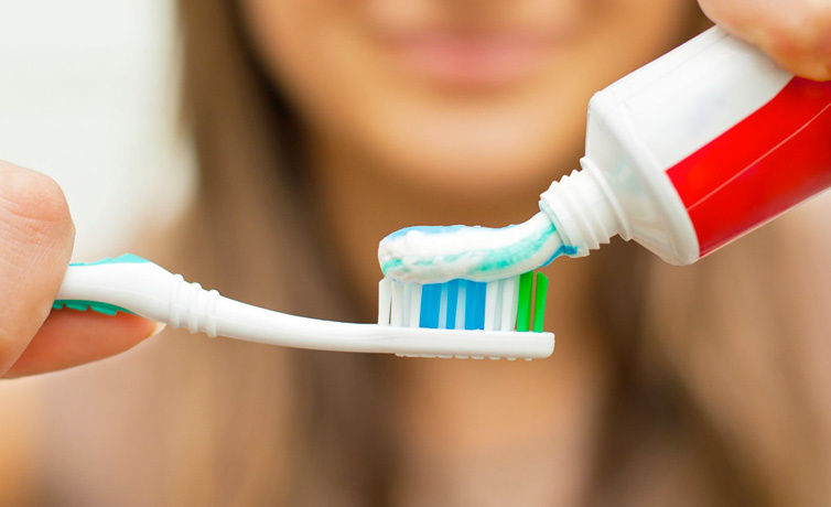Die Vorteile der Zahnpasta bringen selbst dunkles Silber zum Strahlen!