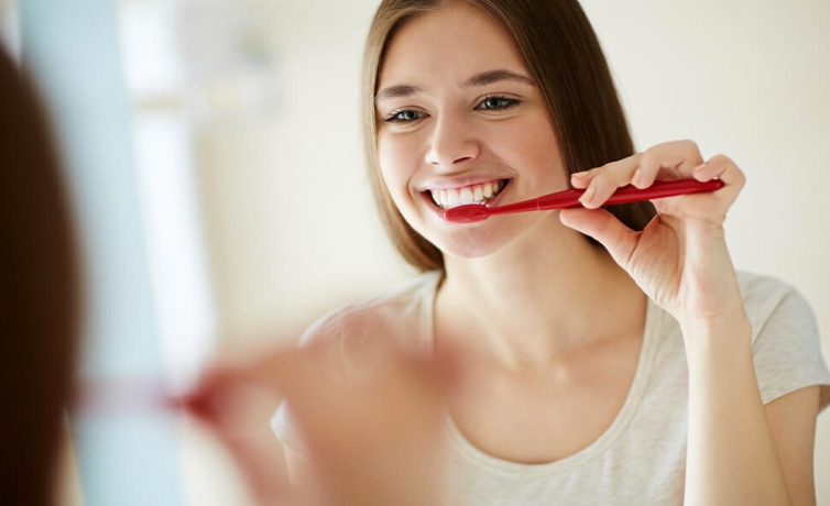 Experten warnen vor den Gefahren des Zähneputzens nach dem Verzehr von Pflaumen!