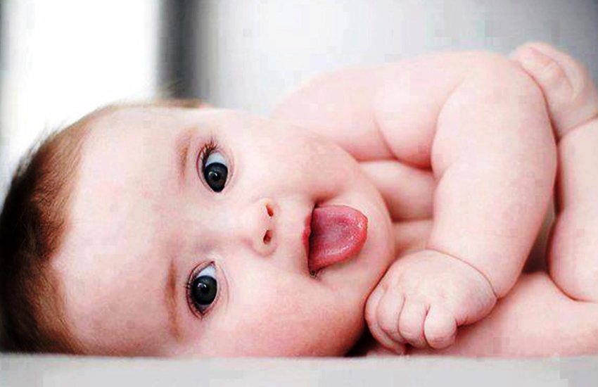 What causes mouth sores in babies, how does it pass?