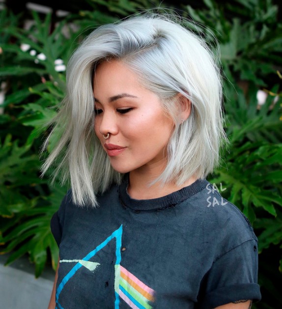 White and gray hair lovers here! Here are the haircuts that suit gray hair.