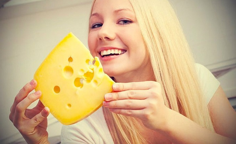 Wie man Karies vorbeugt, wenn man nach dem Dessert eine Scheibe Käse isst...